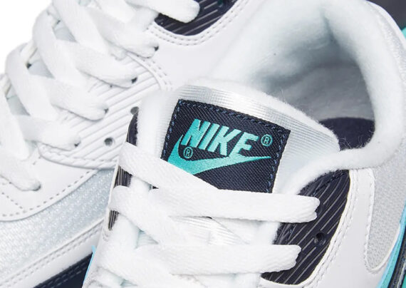 נעלי נייק-Nike Air Max 90 Essential