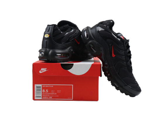 נעלי נייק-NIKE AIR MAX PLUS TN--BLACK -CADMIUM RED LOGO