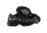 נעלי נייק-NIKE AIR MAX PLUS TN-BLACK-GRAY LOGO