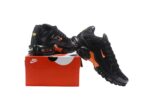 נעלי נייק-NIKE AIR MAX PLUS TN-BLACK-ORANGE COMBO