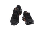 נעלי נייק-NIKE AIR MAX PLUS TN-BLACK-ORANGE COMBO