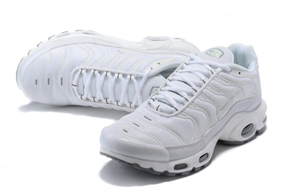 נעלי נייק-NIKE AIR MAX PLUS TN-WHITE