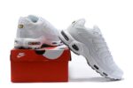 נעלי נייק-NIKE AIR MAX PLUS TN-WHITE