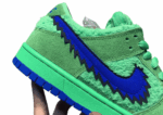 נעליי נייק-NIKE SB DUNK LOW PRO QS - Hippie Green & Blue Logo