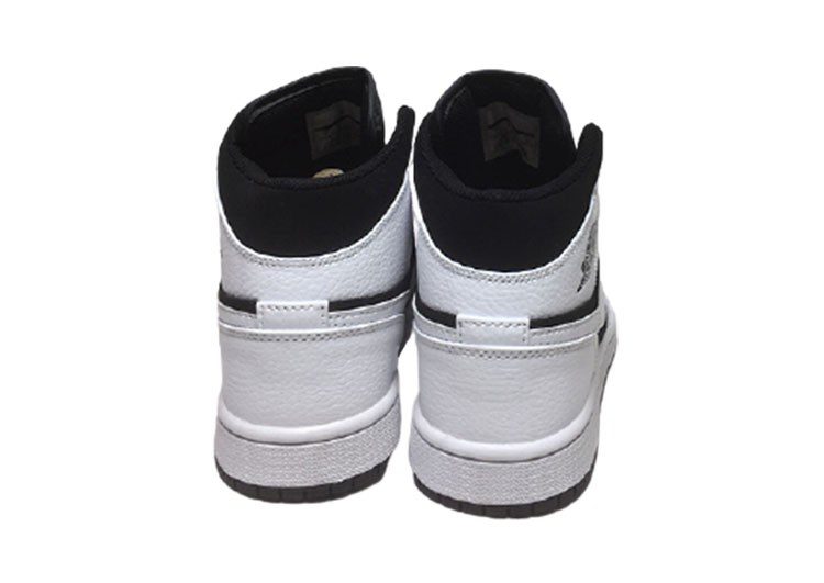 נעלי נייק-NIKE AIR MAX JORDAN HIGH - Bunker & White