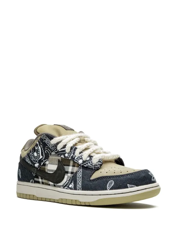 NIKE x Travis Scott SB Dunk Low sneakers