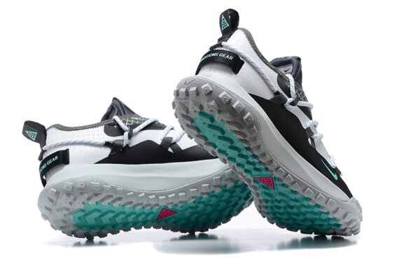 Nike ACG Mountain Fly Low SE sneakers