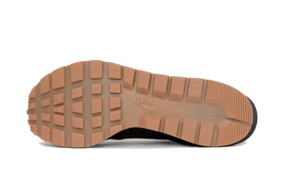 Nike Vaporwaffle Sacai Black Gum
